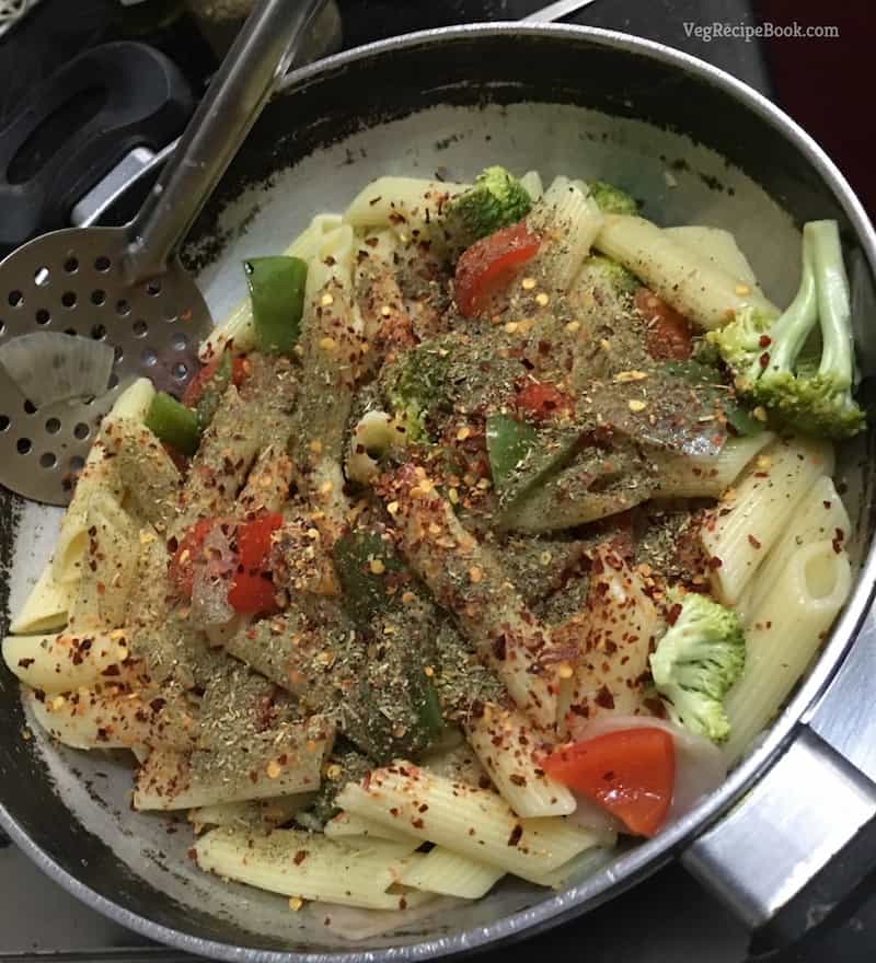 white sauce pasta recipe in hindi | white sauce pasta kaise banae
