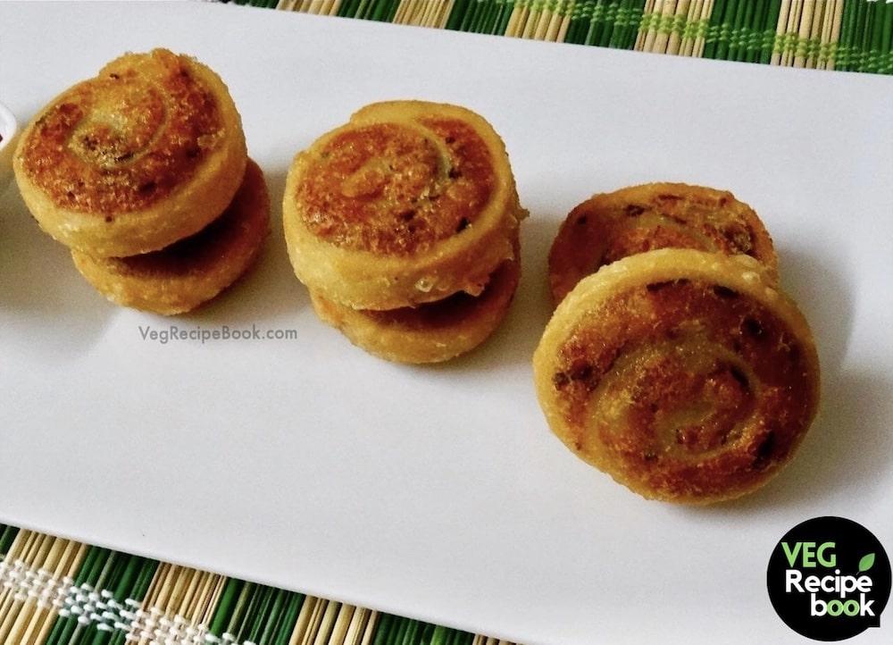 Samosa Pinwheels Recipe | Samosa Bites Recipe | Aloo Bhakarwadi Recipe | How to make samosa pinwheel